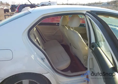 2010 Volkswagen Jetta Limited Edition from USA, damaged, VIN 3VWAZ7AJ9AM095065